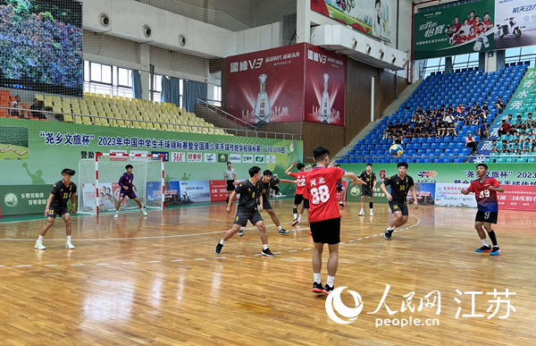 中国中学生手球锦标赛比赛现场。人民网记者 马晓波摄