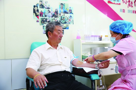 淮安一男子30年捐出近2萬毫升“熊貓血” 挽救多位患者生命